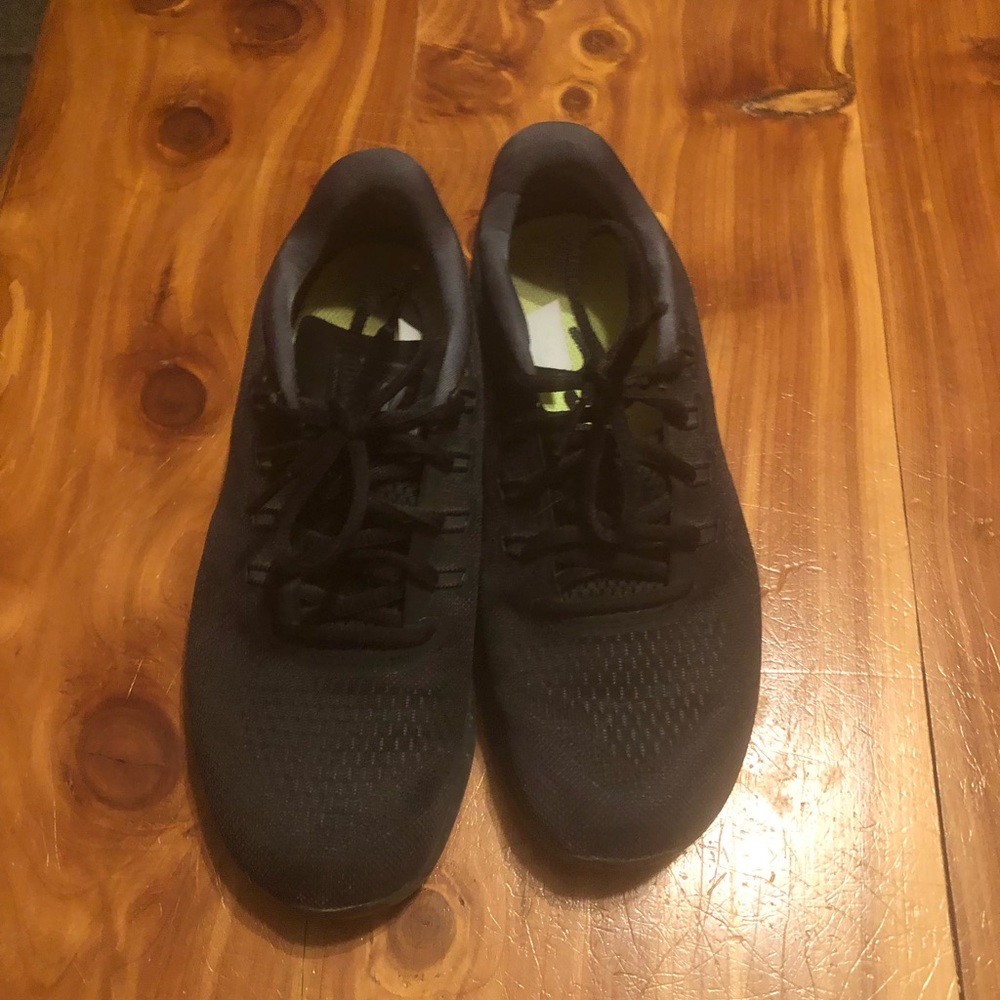Women Nike shoes size 9